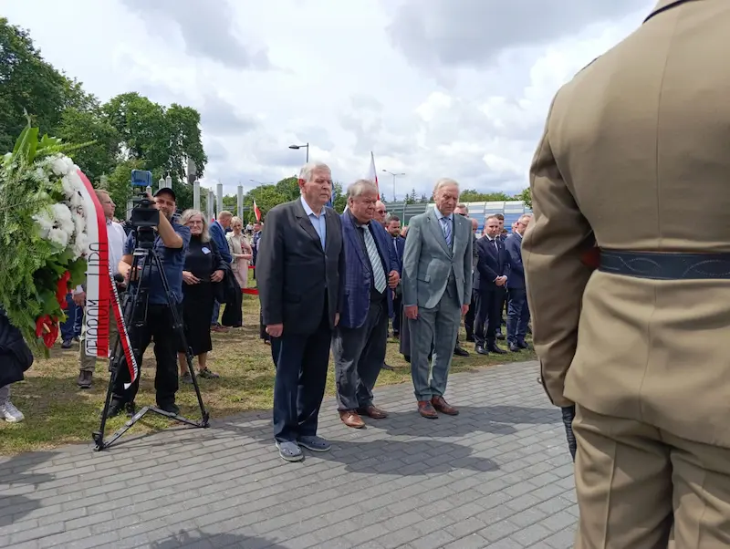 Delegacja podczas uroczystości upamiętniającej ofiary Rzezi Wołyńskiej