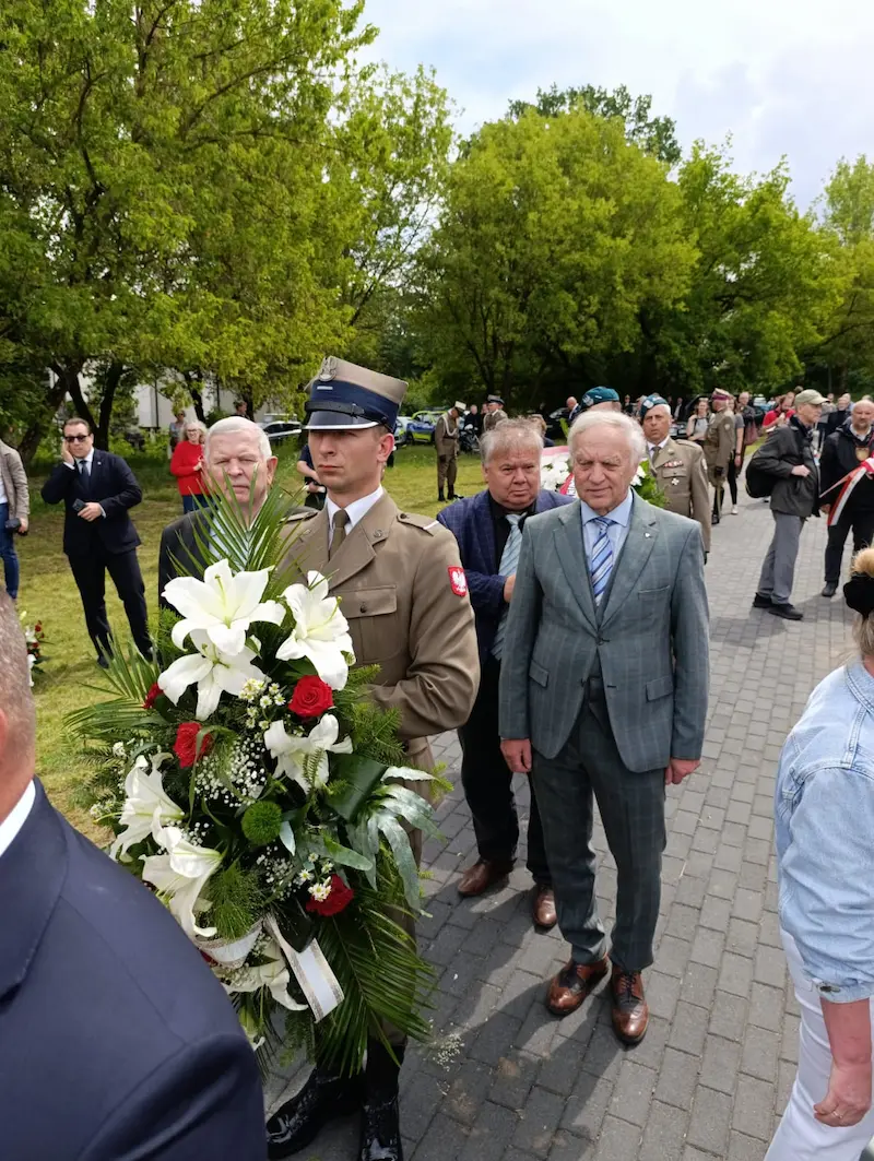 Delegacja uczestnicząca w uroczystości patriotycznej