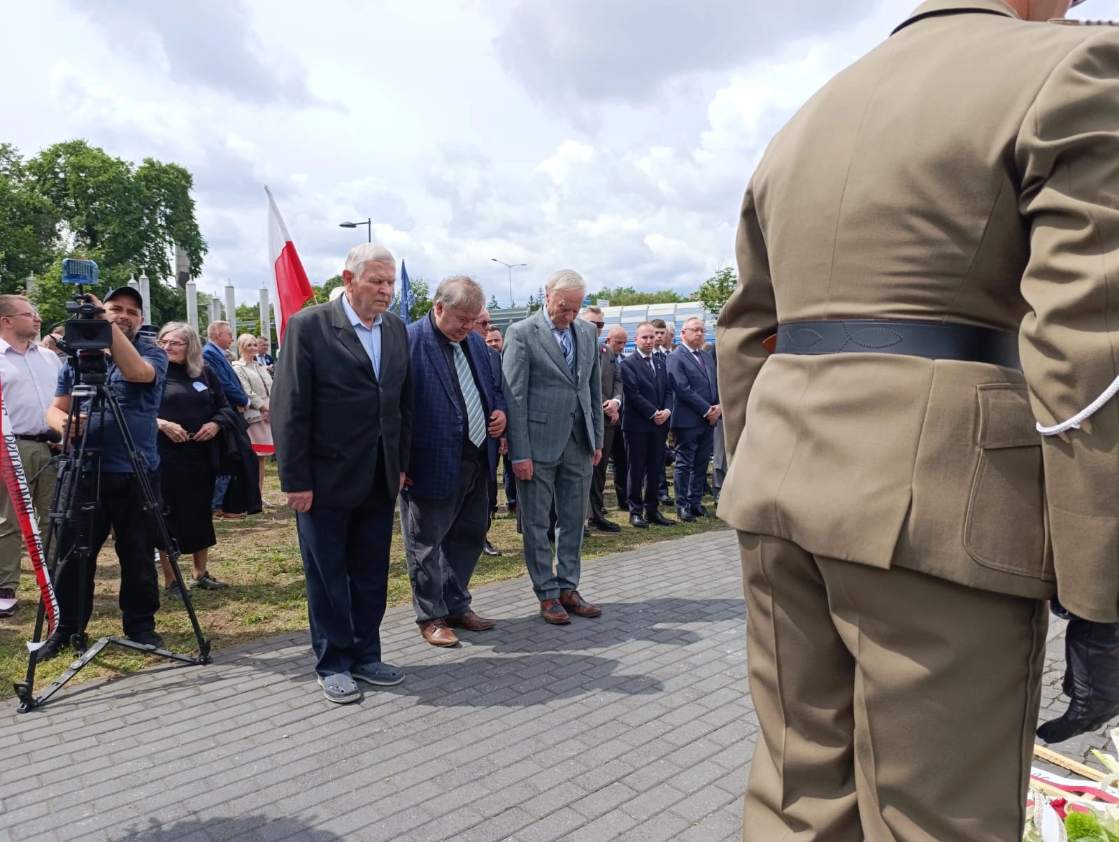 Złożenie kwiatów pod pomnikiem Olszynki Grochowskiej – zdjęcie 4