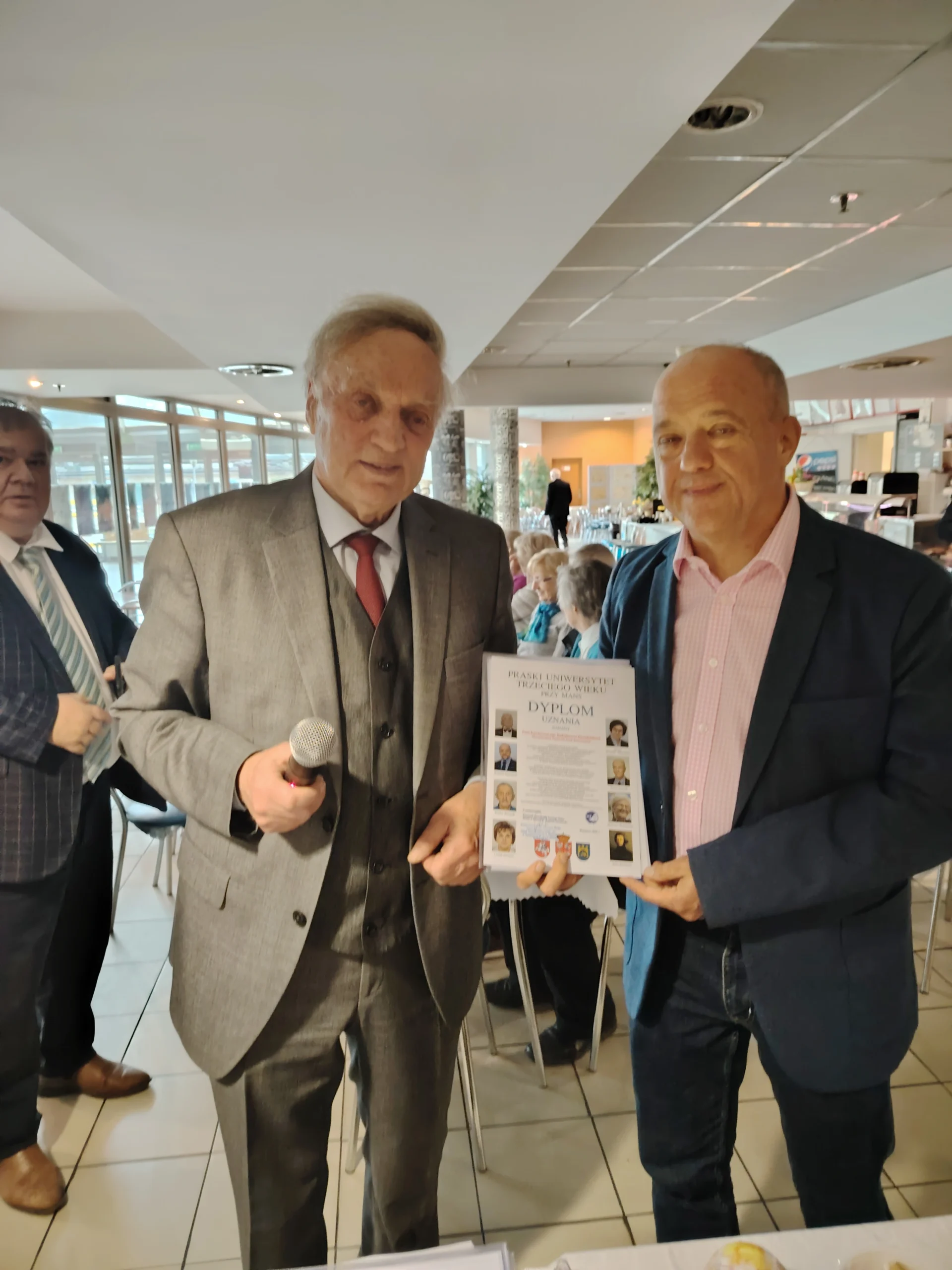 Spotkanie wielkanocne i wręczenie dyplomów – zdjęcie 12
